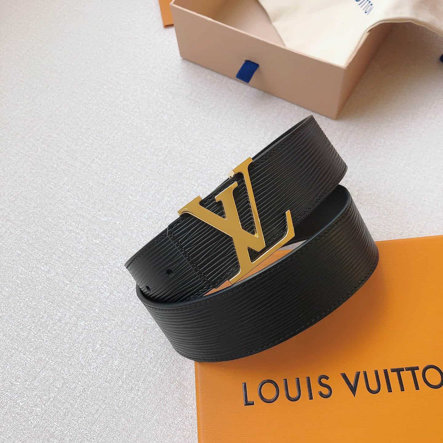 Kinh nghiệm mua dây lưng Louis Vuitton nam hàng hiệu ở thị trường Việt Nam 
